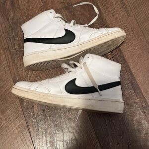 Nike MidTop Court Royale 2 Sneaker